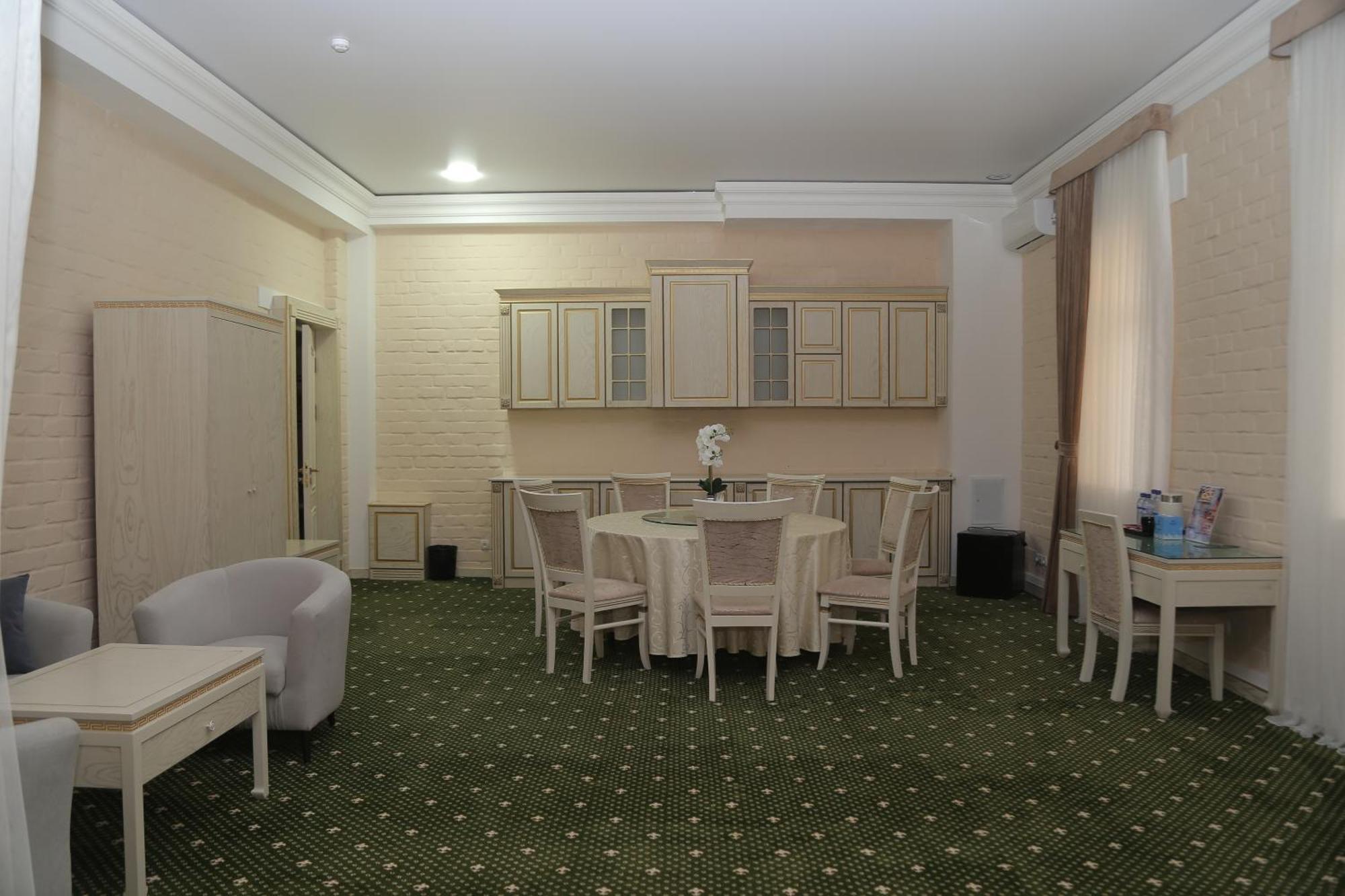 Takchilik Bek Plus Hotel מראה חיצוני תמונה