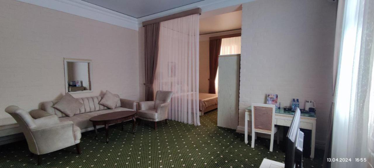 Takchilik Bek Plus Hotel מראה חיצוני תמונה